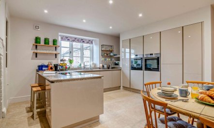 6 Bed in Wotton-under-edge 9