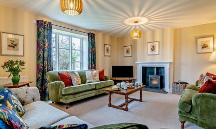 6 Bed in Wotton-under-edge 3