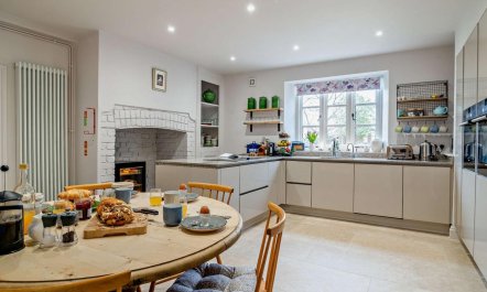6 Bed in Wotton-under-edge 8