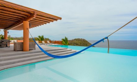 Costa Luxe 1