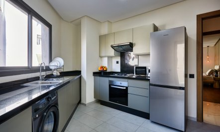 Your Home Away from Home: 2 Bed Flat W/ Parking 263285 6