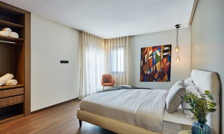 Your Home Away from Home: 2 Bed Flat W/ Parking 263285 7