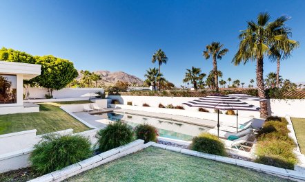 Poolside Jacinto 3
