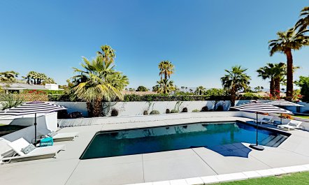 Poolside Jacinto 4