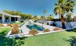 Poolside Jacinto 6