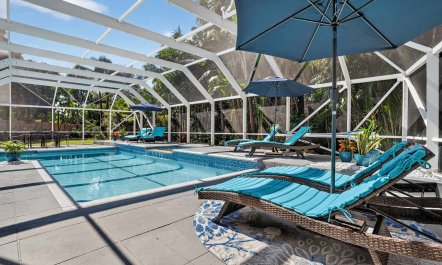 Poolside & Breeze 4