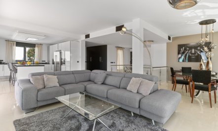 Elviria on High 9