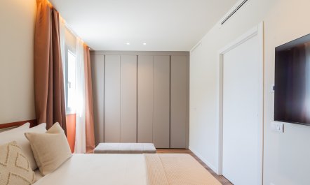 Lombardy Light 9