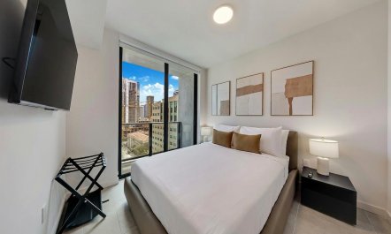 Sixteen Stories Over Brickell 7
