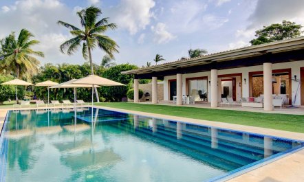 Chavon in Clean Lines 1