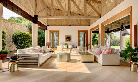 Chavon in Clean Lines