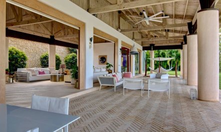 Chavon in Clean Lines 2