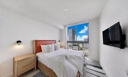 Twenty-Fifth and Sky 8