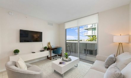 Biscayne & Blooms
