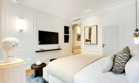 The Golden Heart of Paris 9