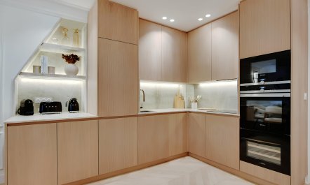 The Elegance of Op&eacute;ra 1