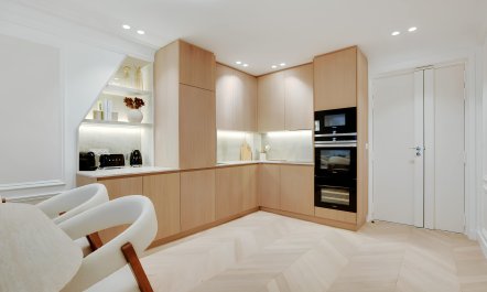 The Elegance of Op&eacute;ra 6