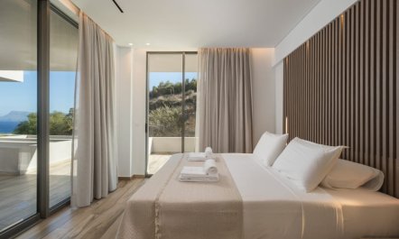 Above Kissamos 8