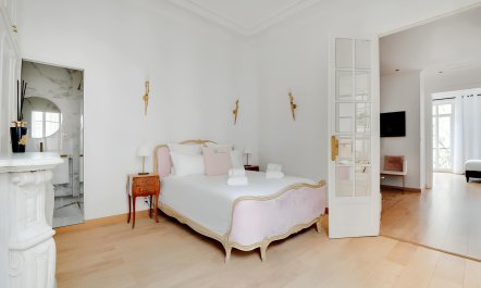 Baroque Elegance 4