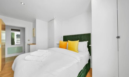 Dockside Darling 6