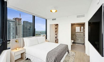 Climbing the Biscayne 8