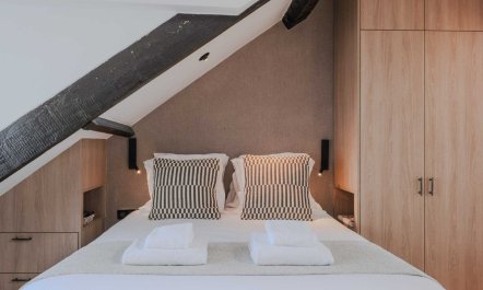 Beams over Palais Royal 5