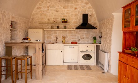 Trullo & Olives 8