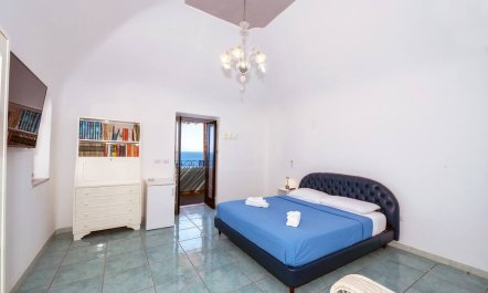 Conca dei Marini Charm 9