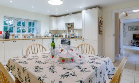 2 Bed in Truro 5