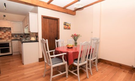 2 Bed in Llanfihangel-nant-Bran 5