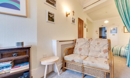 1 Bed in Tenby 3
