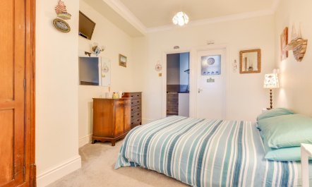 1 Bed in Tenby 5
