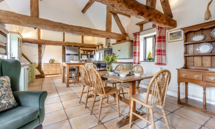 3 Bed in Tong 4
