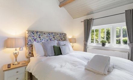 1 Bed in Clappersgate 9
