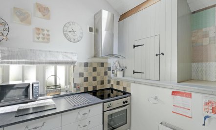 1 Bed in Clappersgate 7