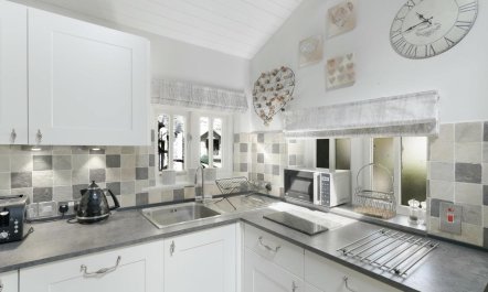 1 Bed in Clappersgate 3