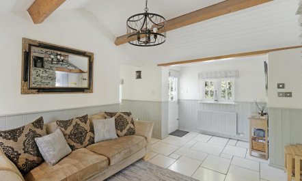 1 Bed in Clappersgate 5