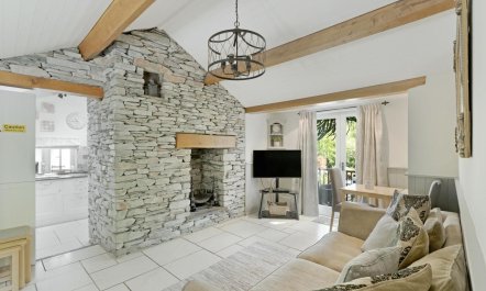 1 Bed in Clappersgate 2