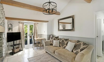 1 Bed in Clappersgate 6