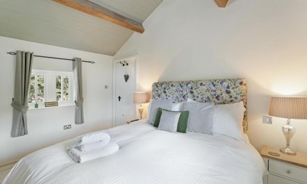 1 Bed in Clappersgate 8