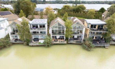 4 Bed in Somerford Keynes 1