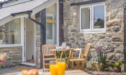 2 Bed in Llanwrthwl 1