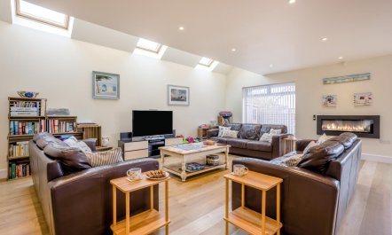 4 Bed in Christchurch 1
