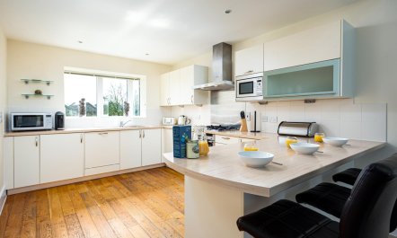 4 Bed in Somerford Keynes 7