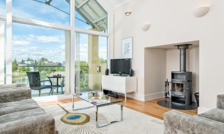 4 Bed in Somerford Keynes 9