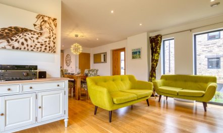 3 Bed in Crossways 8