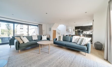 4 Bed in Crossways