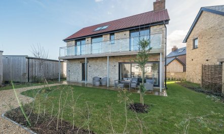 4 Bed in Crossways 9
