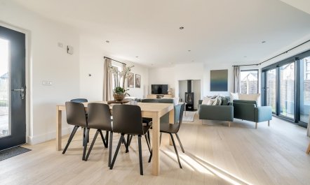 4 Bed in Crossways 6