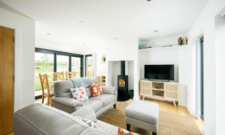 3 Bed in Crossways 7